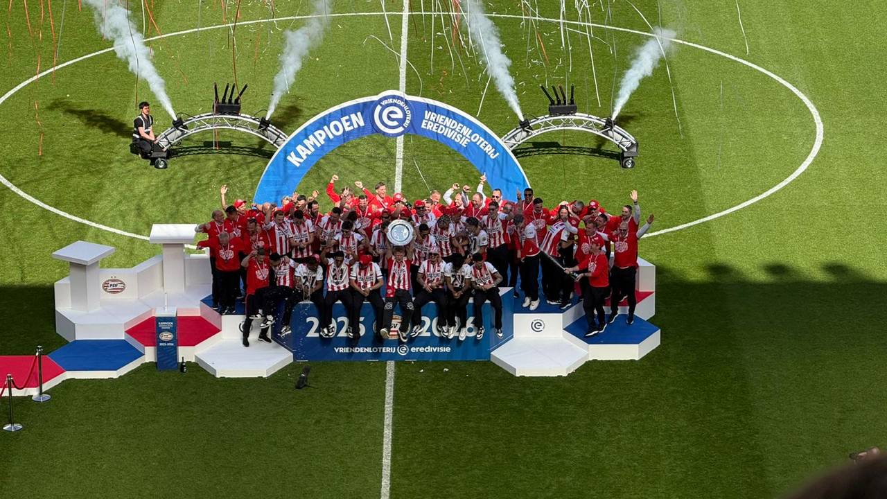 Kampioensschaal voor PSV.