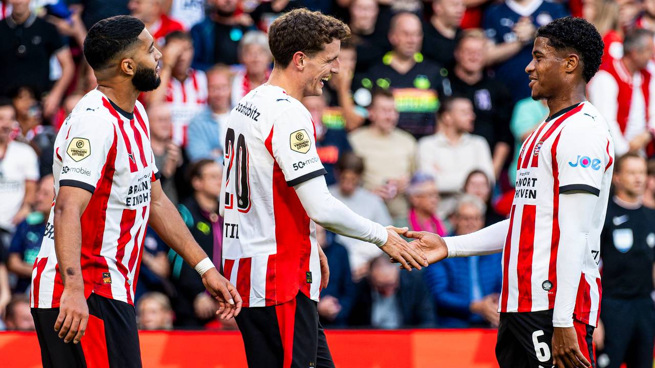 Slordig PSV wint met debutanten van FC Groningen
