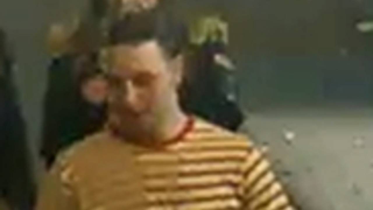 De mishandeling vond plaats na een woordenwisseling in een café in Den Bosch (foto: politie).