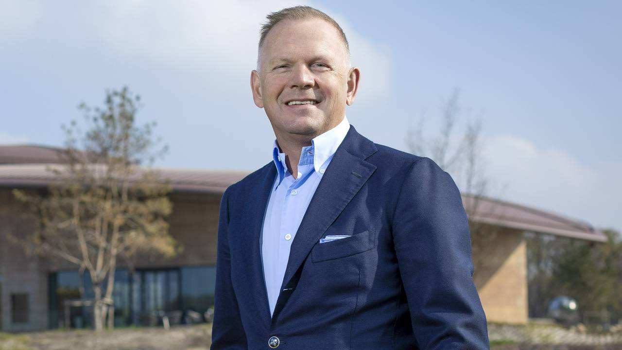 Wie is PSV-topman Robert van der Wallen? Hij juicht gewoon in het stadion  - Omroep Brabant