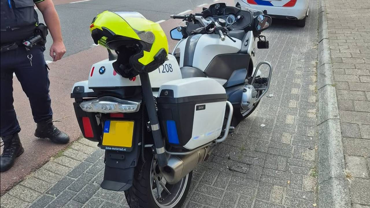 De motor lijkt verdacht veel op een politiemotor (Foto: Verkeerspolitie Oost-Brabant).