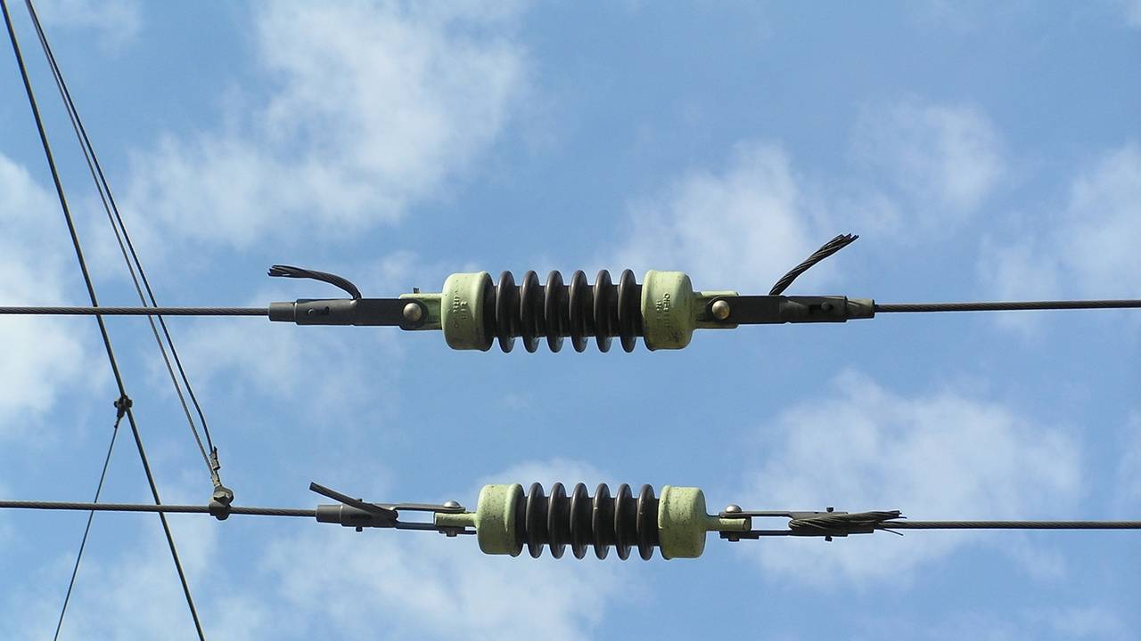 Er zijn problemen met de bovenleiding bij Lage Zwaluwe (foto: X/ProRail).