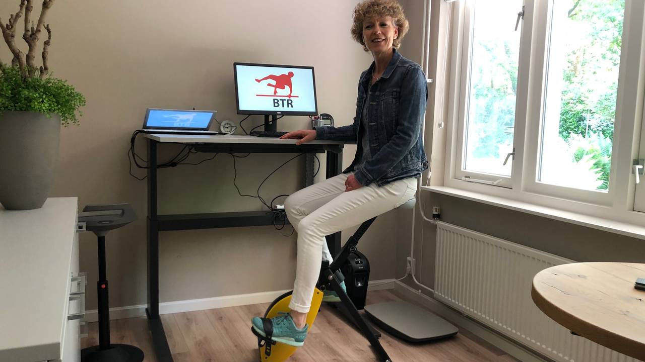 Fietsend achter de computer