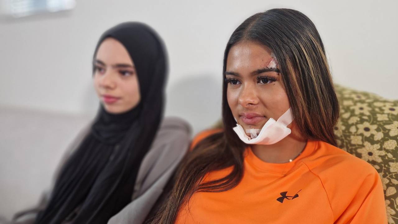 Kenzie en Kyra bloedend achtergelaten na ongeluk: ‘Ongelofelijk’.