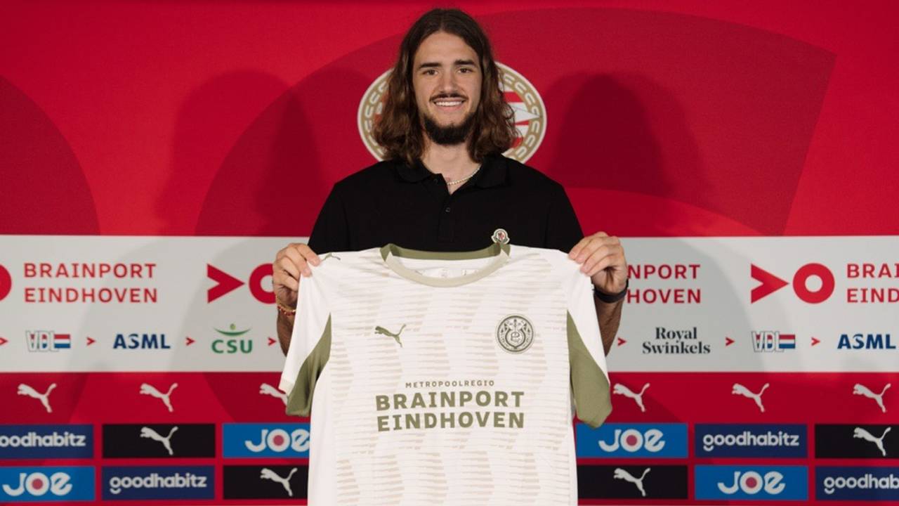 Yarek Gasiorowski tekent voor vijf jaar bij PSV (PSV Media).