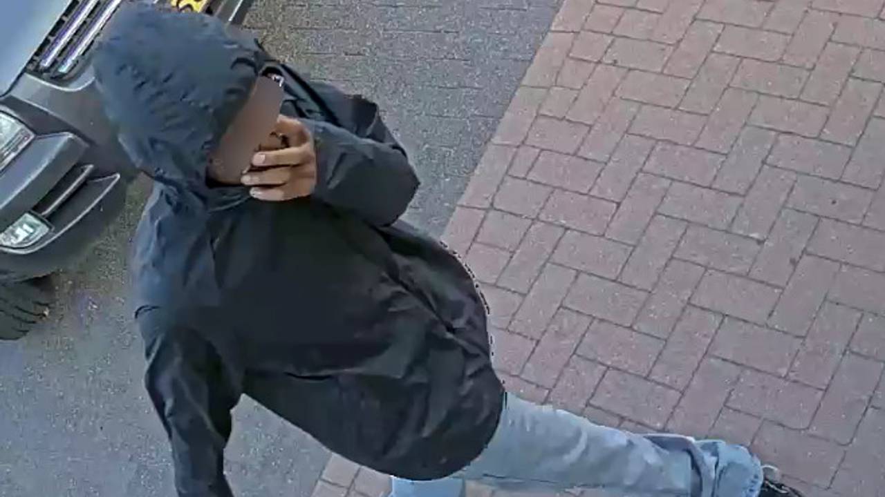 De oplichter die de politie zoekt (foto: politie).