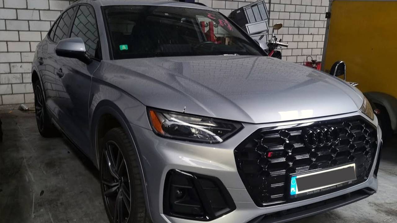 De auto bleek verkeerd geregistreerd te zijn en is in beslag genomen (foto: Verkeerspolitie Oost-Brabant).