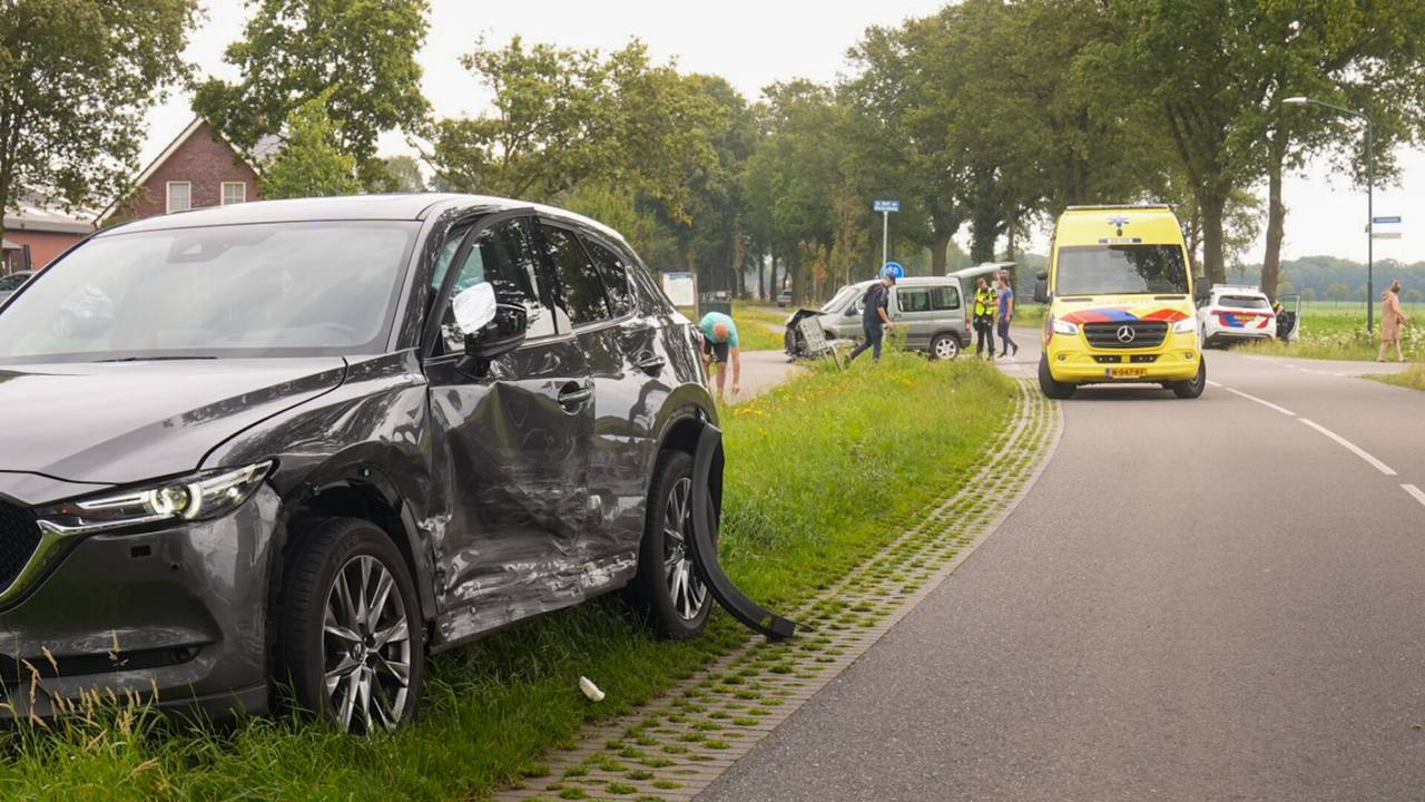 De botsing vond plaats op de Doctor De Quayweg in De Mortel (foto: Harrie Grijseels/SQ Vision).