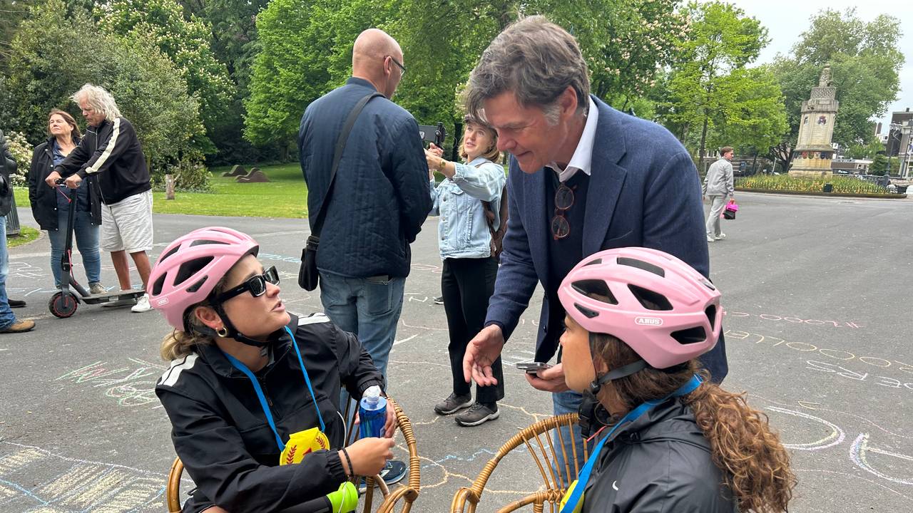 Burgemeester Paul Depla is er ook (foto: Omroep Brabant).