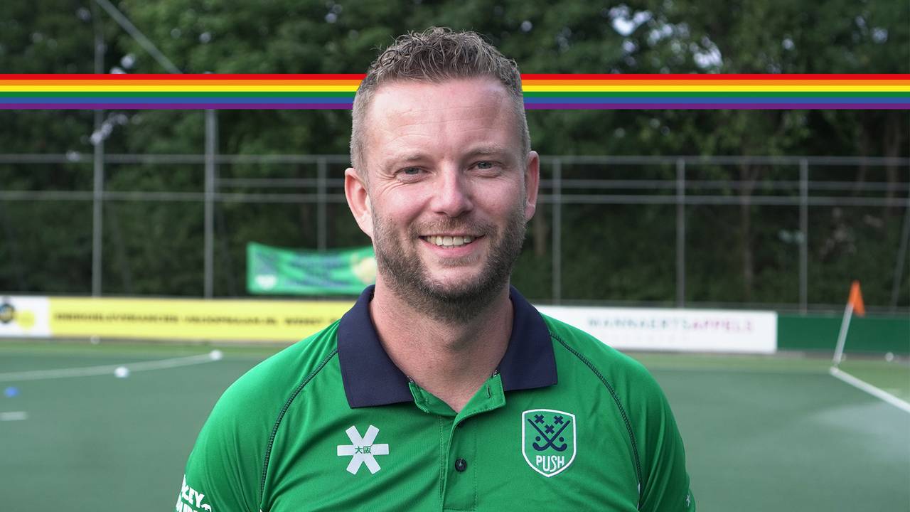 Ronald kwam uit de kast voor zijn hockeyteam.