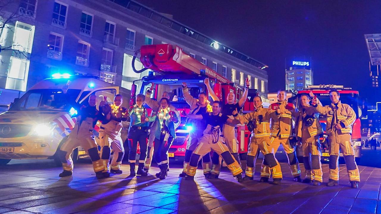 Gelukkig nieuwjaar namens de Eindhovense hulpdiensten (foto: Dave Hendriks/ SQ Vision).