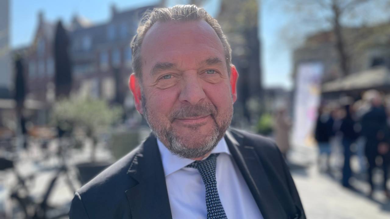 Nationale Ombudsman Reinier van Zutphen op de Markt in Helmond (foto: Alice van der Plas).