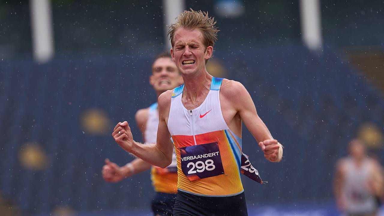 Tim Verbaandert schreeuwt het uit als hij als eerste de 5 kilometer heeft afgelegd (foto: Orange Pictures).