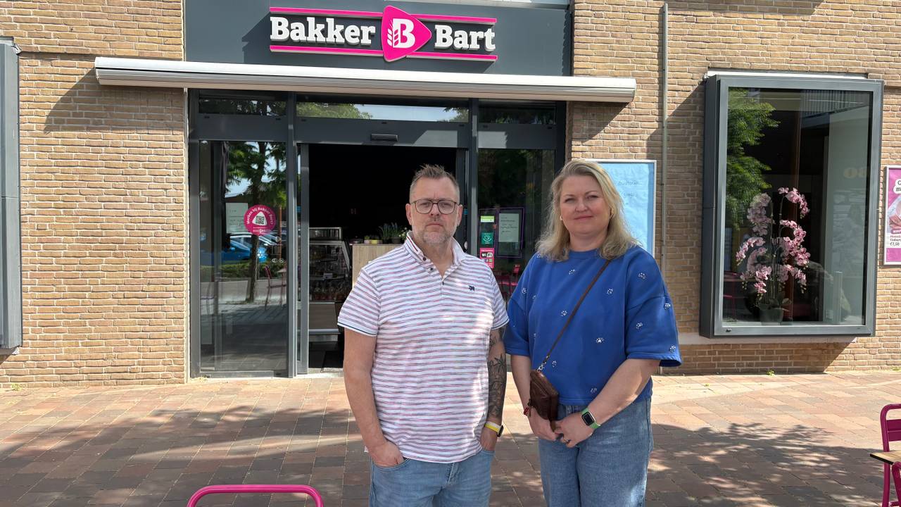Eigenaren Pascal en Kim Bloemers van de uitgebrande Bakker Bart in Vlijmen (foto: Ruud Ritzen).