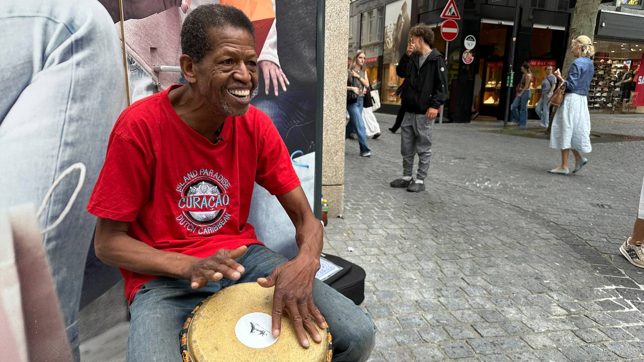 Richie (68) gaf zijn baan op voor een trommel en kreeg er geluk voor terug
