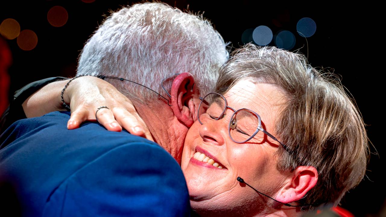 Joseph en Angel omhelzen elkaar (Foto: Marcel van Dorst)