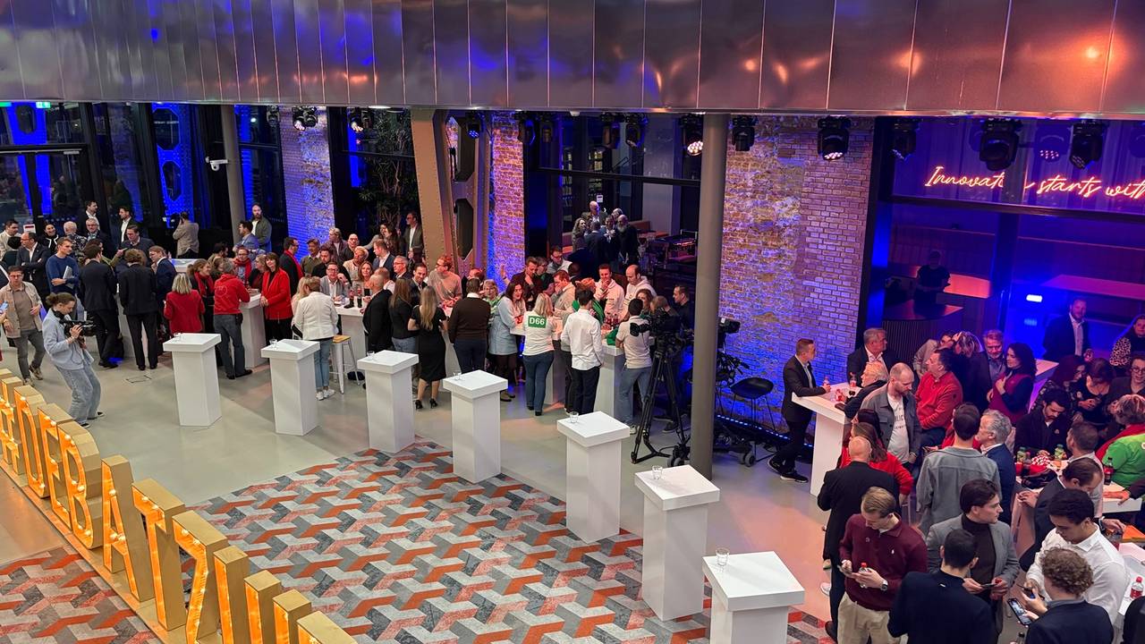 De zaal stroom vol met publiek voor het Debat van het Zuiden (Foto: Omroep Brabant)