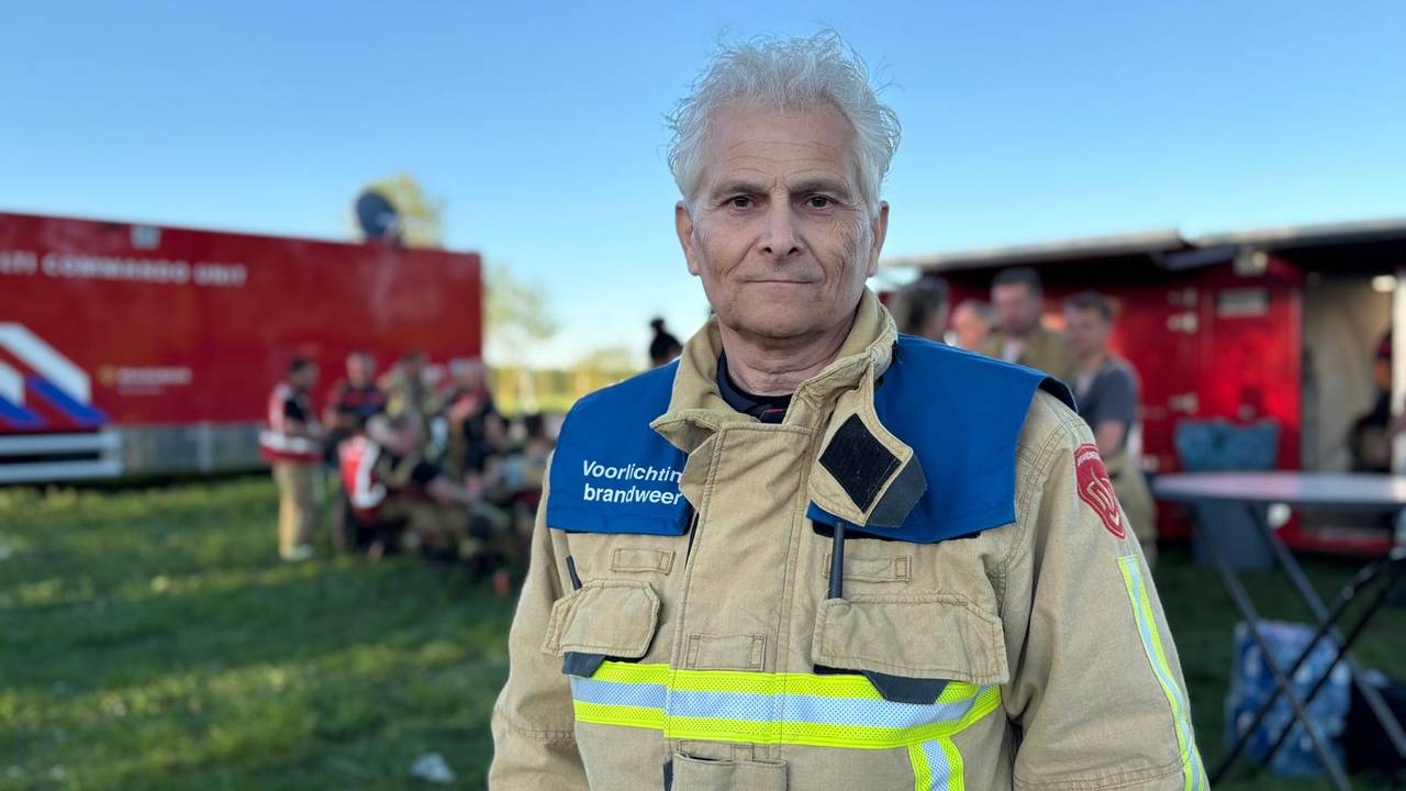 Paul van Dooren bij de brand op de Oirschotse Heide (foto: Omroep Brabant).