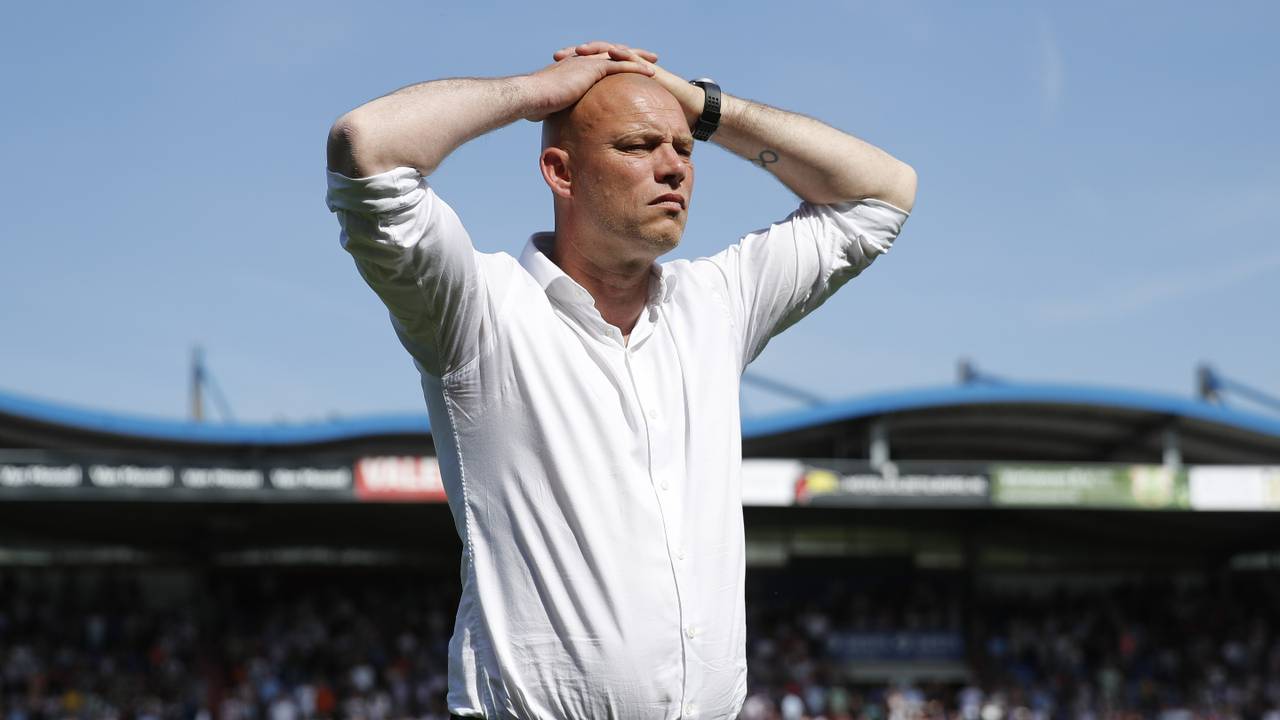 Ongeloof bij trainer Kevin Hofland (Foto/ANP).