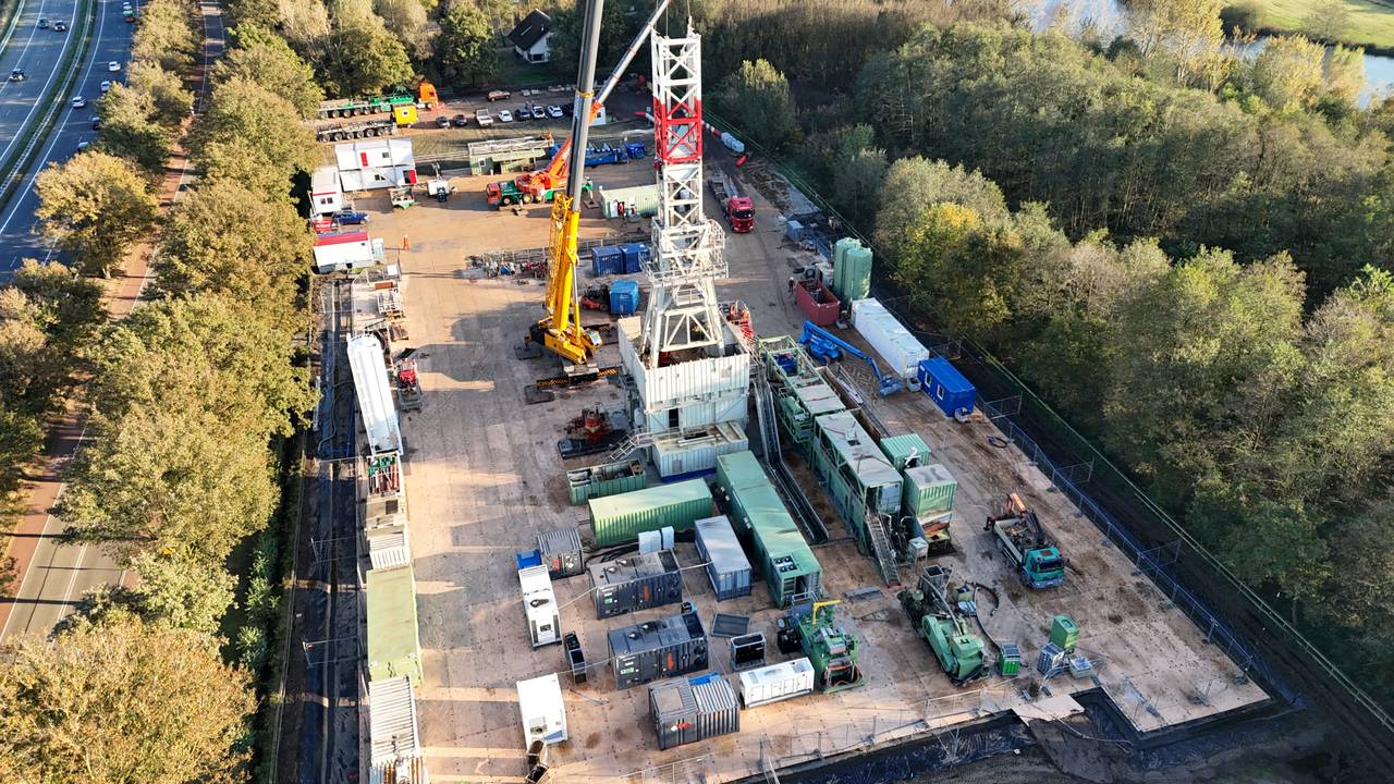 De boortoren wordt opgebouwd (foto: SCAN)