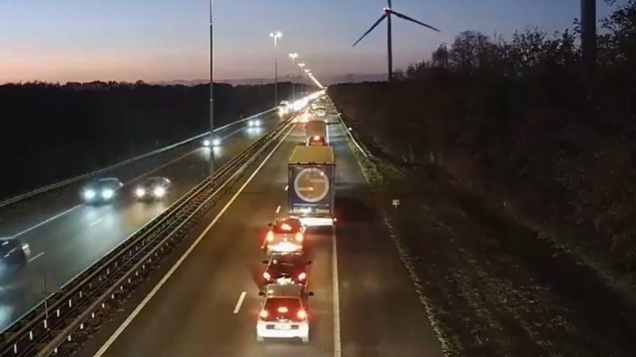 File door ongeluk op A58: vertraging van ruim een uur.