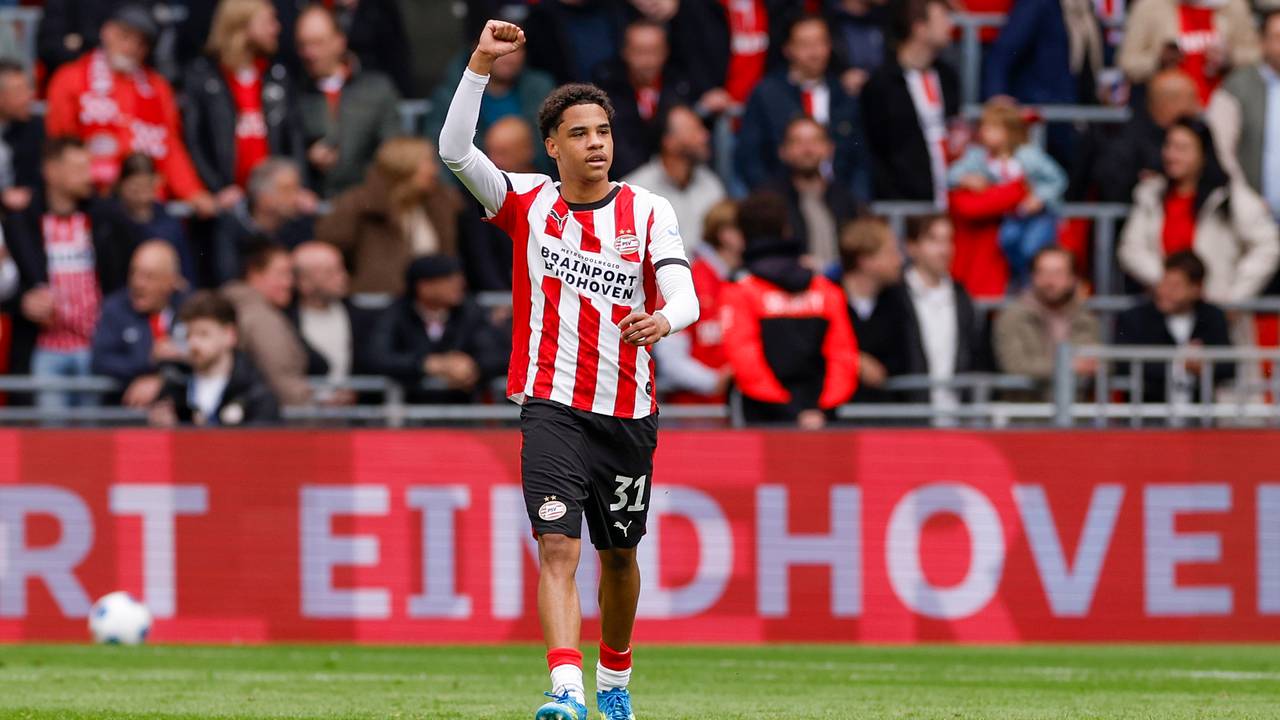 Noah Fernandez maakte zijn eerste goal in het eerste van PSV (foto: OrangePictures)