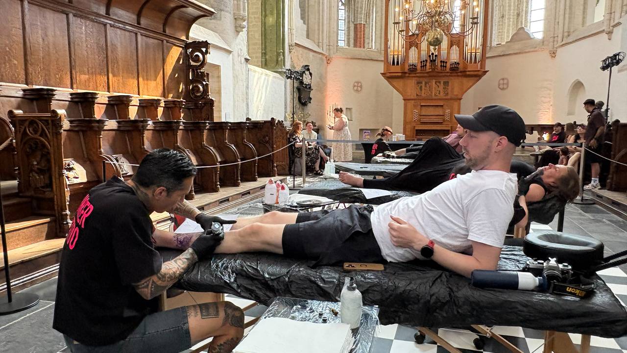 Inkt in de kerk: twintig unieke tattoo's gezet op heilige plek