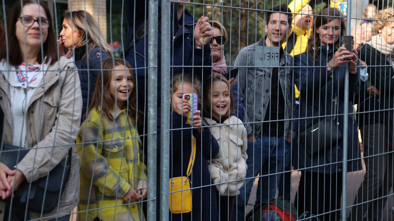 Drukte langs het parcours (Foto: Karin Kamp)