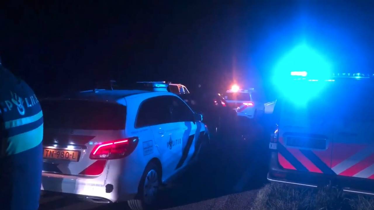 Na een achtervolging werd de man met mes klemgereden. (Beeld: Erik de Jonge).