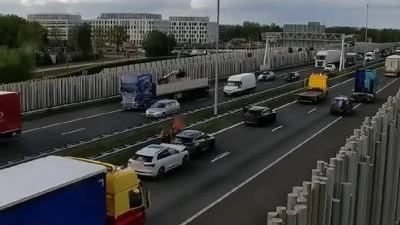 Automobilisten op de A2 richting Eindhoven kunnen rekenen op een half uur vertraging (beeld: Rijkswaterstaat).