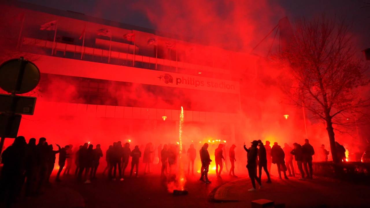 Spelersbus Van Psv Warm Onthaald Bij Philips Stadion Omroep Brabant