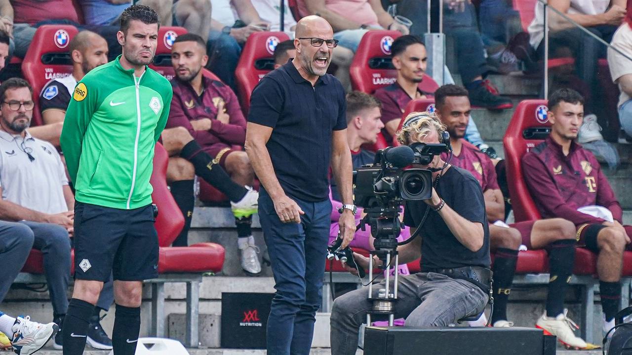 Peter Bosz ontevreden langs de lijn (OrangePictures)