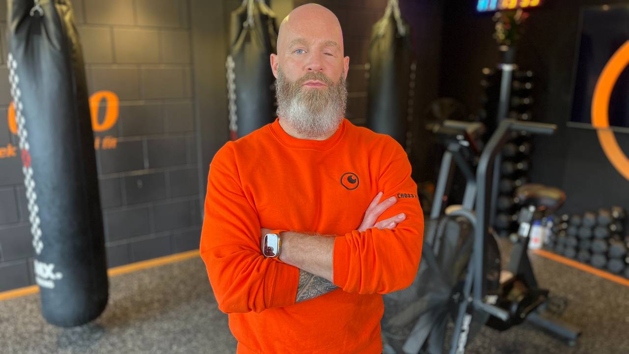 Lex (39) Ernest uit Eindhoven op de plek waar hij trainingen verzorgt (foto: Rogier van Son).