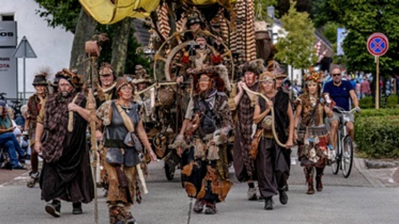 Experience the Spectacular Brabantsedag 2023 Theater Parade: Livestream on Omroep Brabant and Join the Eureka-Themed Colorful Procession in Heeze