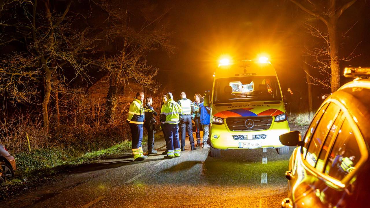 Hulpverleners overleggen (foto: Harrie Grijseels/SQ Vision).