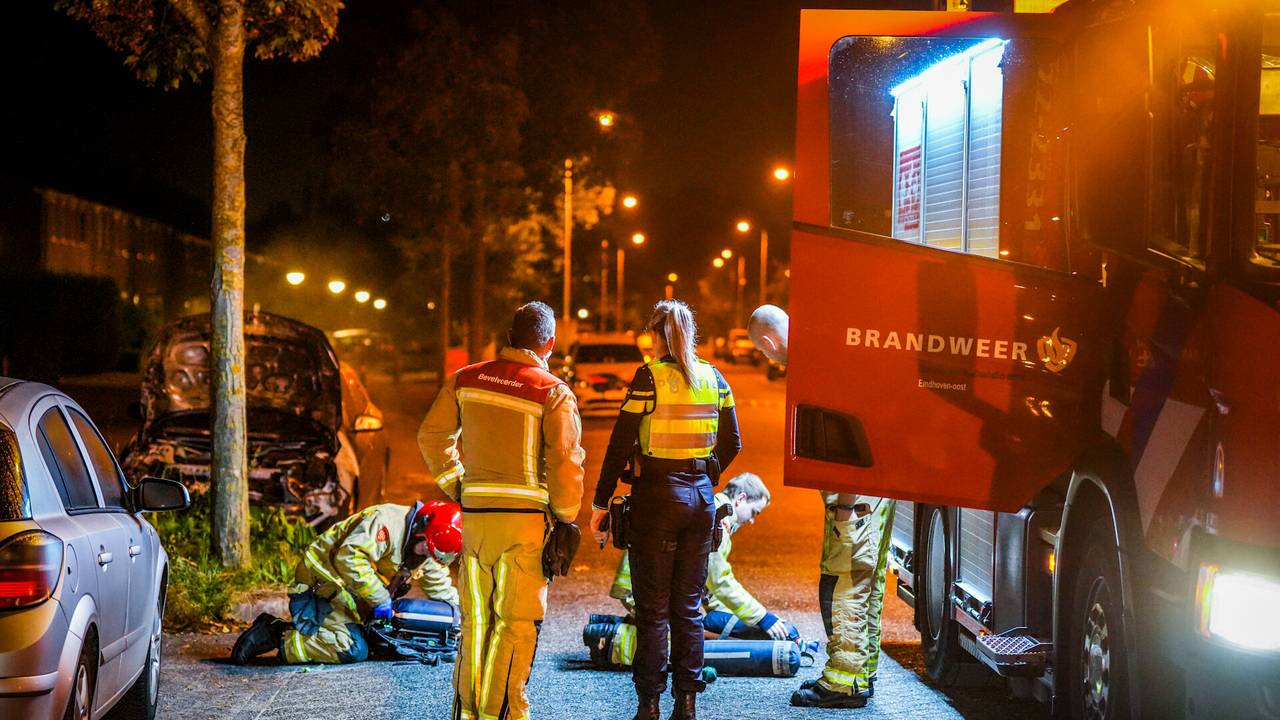 Ook bij de autobrand aan de Kalverstraat in Eindhoven wordt rekening gehouden met opzet (foto; SQ Vision).