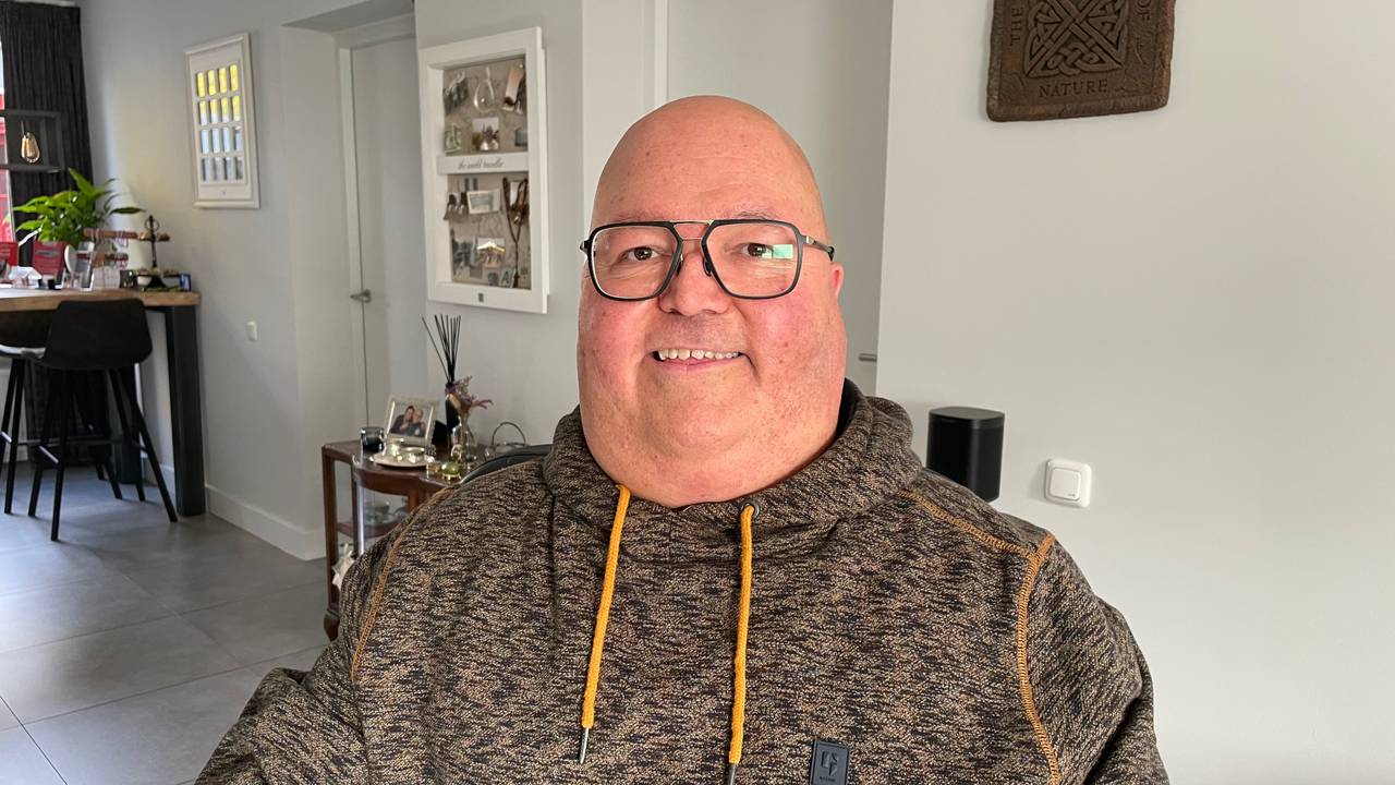 Adriaan zou maar 3 worden door zijn spierziekte, nu is hij 50 Omroep