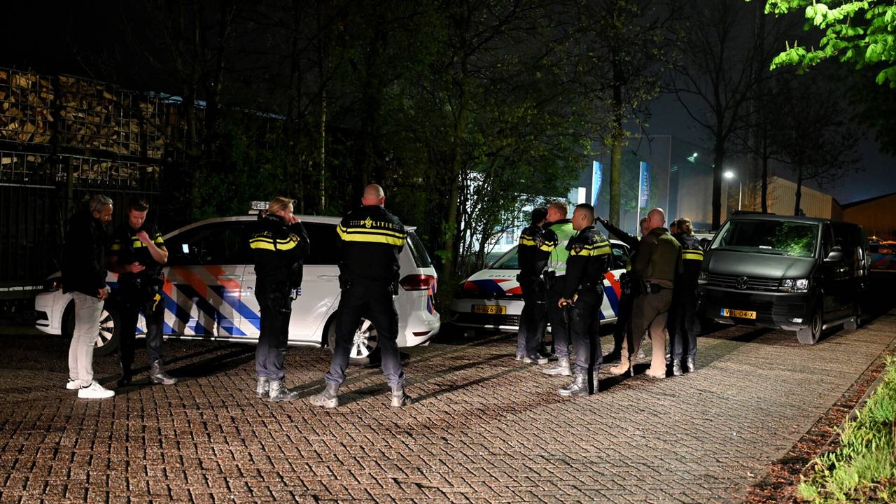 De politie doet onderzoek naar de schietpartij in Oisterwijk (foto: Toby de Kort/SQ Vision).