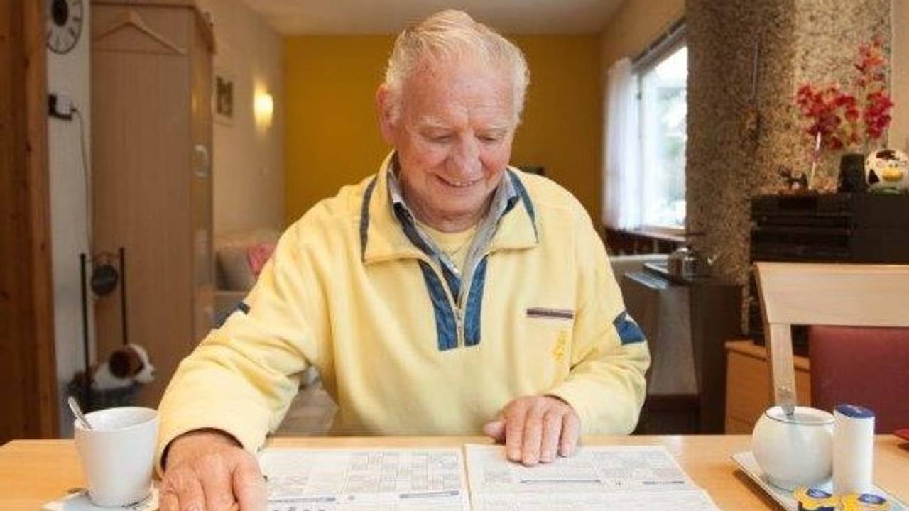 Typisch Mart: een bakkie koffie met zijn krantje en woordpuzzels. Iedereen was welkom