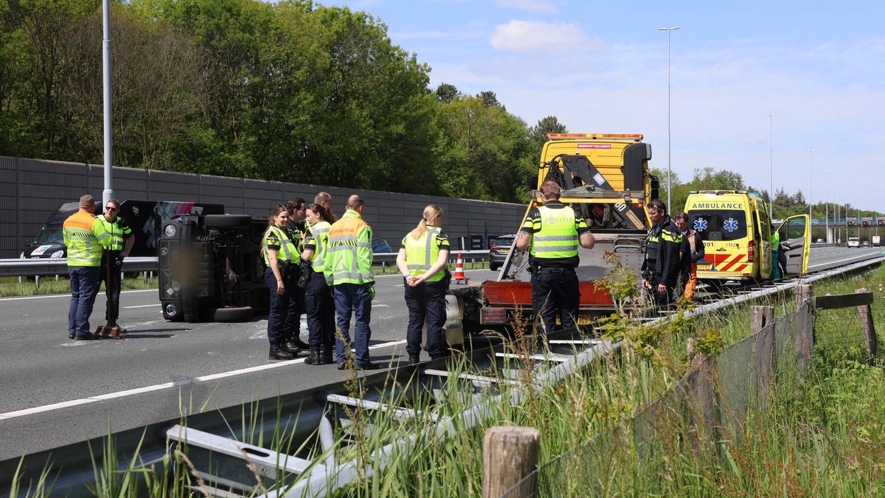 De gekantelde wagen (foto: Sander van Gils/SQ Vision).