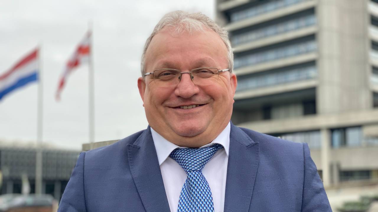 Hans van Wanrooij kent na 43 jaar alle geheimen van het jarige provinciehuis (foto: Jan Peels).