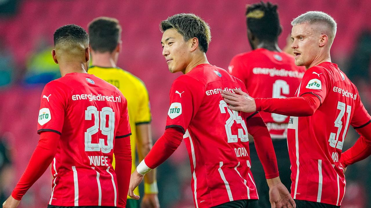Ritsu Doan ontvangt de felicitaties van zijn teamgenoten (Foto: OrangePictures)