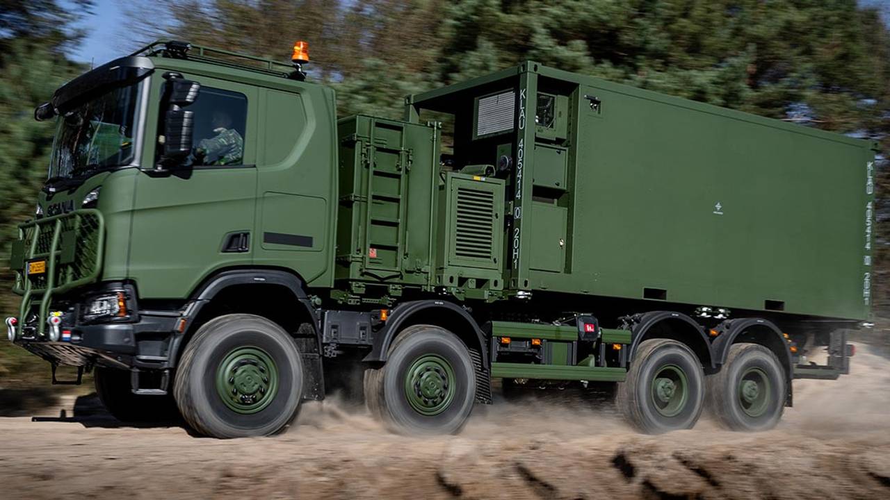 De te hoge Scania Gryphus (foto: Scania)