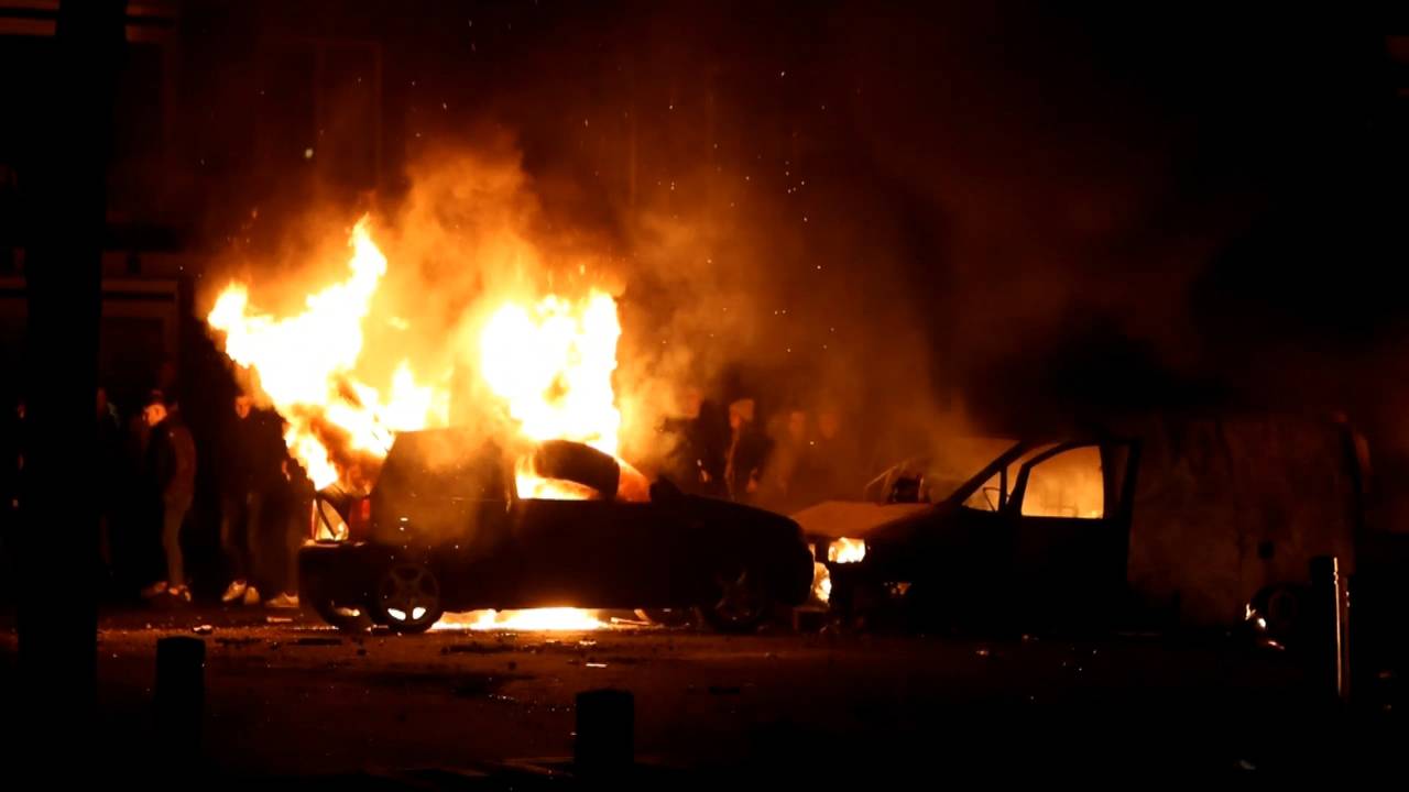 Toch weer auto's in brand gestoken in Veen