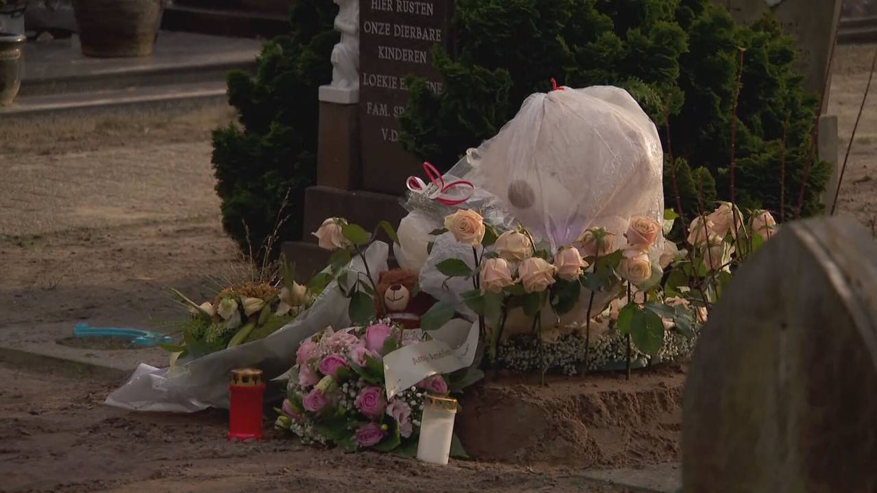 Het grafje van baby Amy-Amélief van het Ven in Wernhout