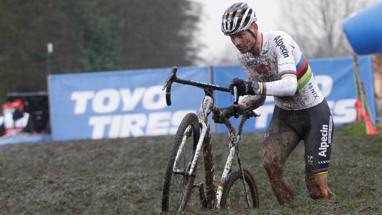 Mathieu van der Poel tijdens zijn eerste cross dit seizoen (foto: Orange Pictures).