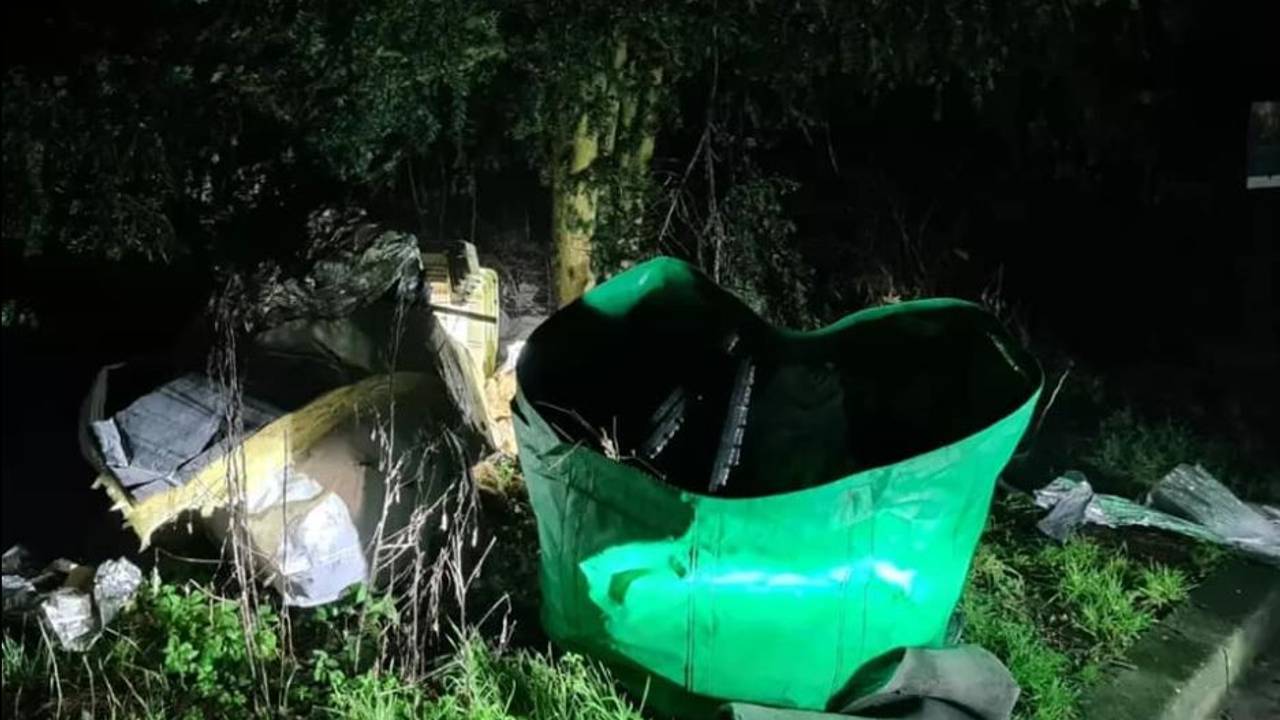 Drugsafval gedumpt in Knegsel (foto: Facebook Politie De Kempen)
