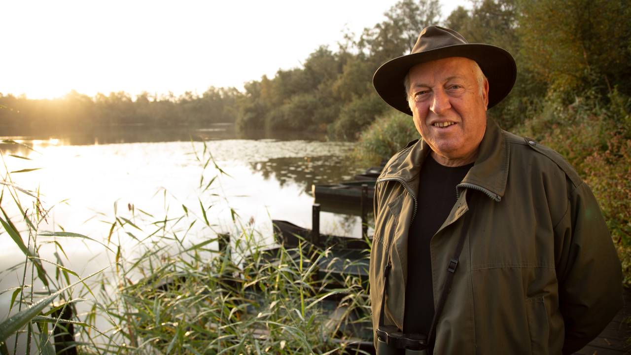 Het moet raar lopen wil Frans Kapteijns geen antwoord hebben op vragen van zijn luisteraars (Foto: Laila Willems)