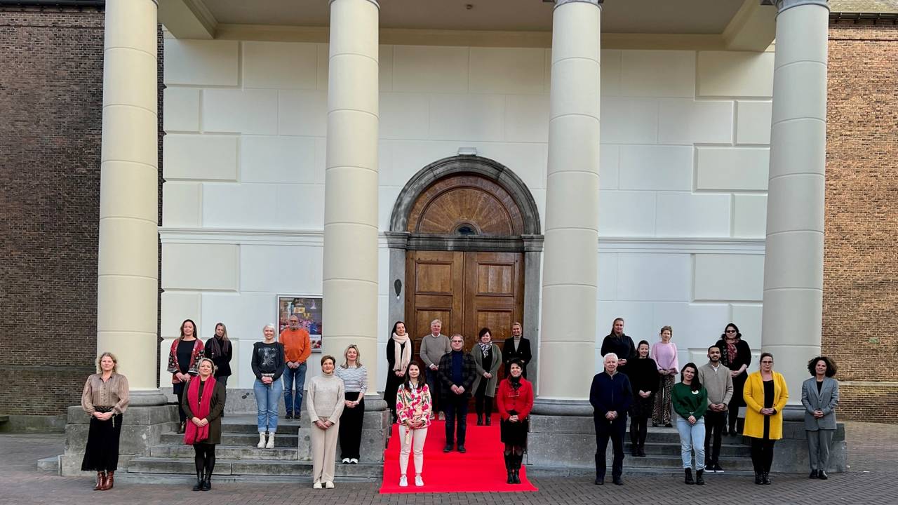 Met hun bordesfoto hopen de ondernemers de bestuurders in Den Haag te bereiken (foto: Martine van Dommele).
