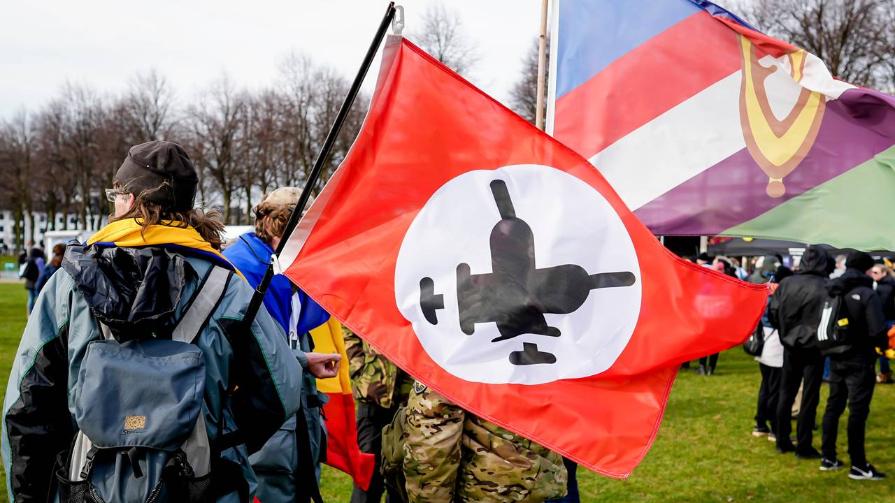 Demonstranten op het Haagse Malieveld tijdens een actie van Nederland in Verzet (foto: ANP 2022/Phil Nijhuis).
